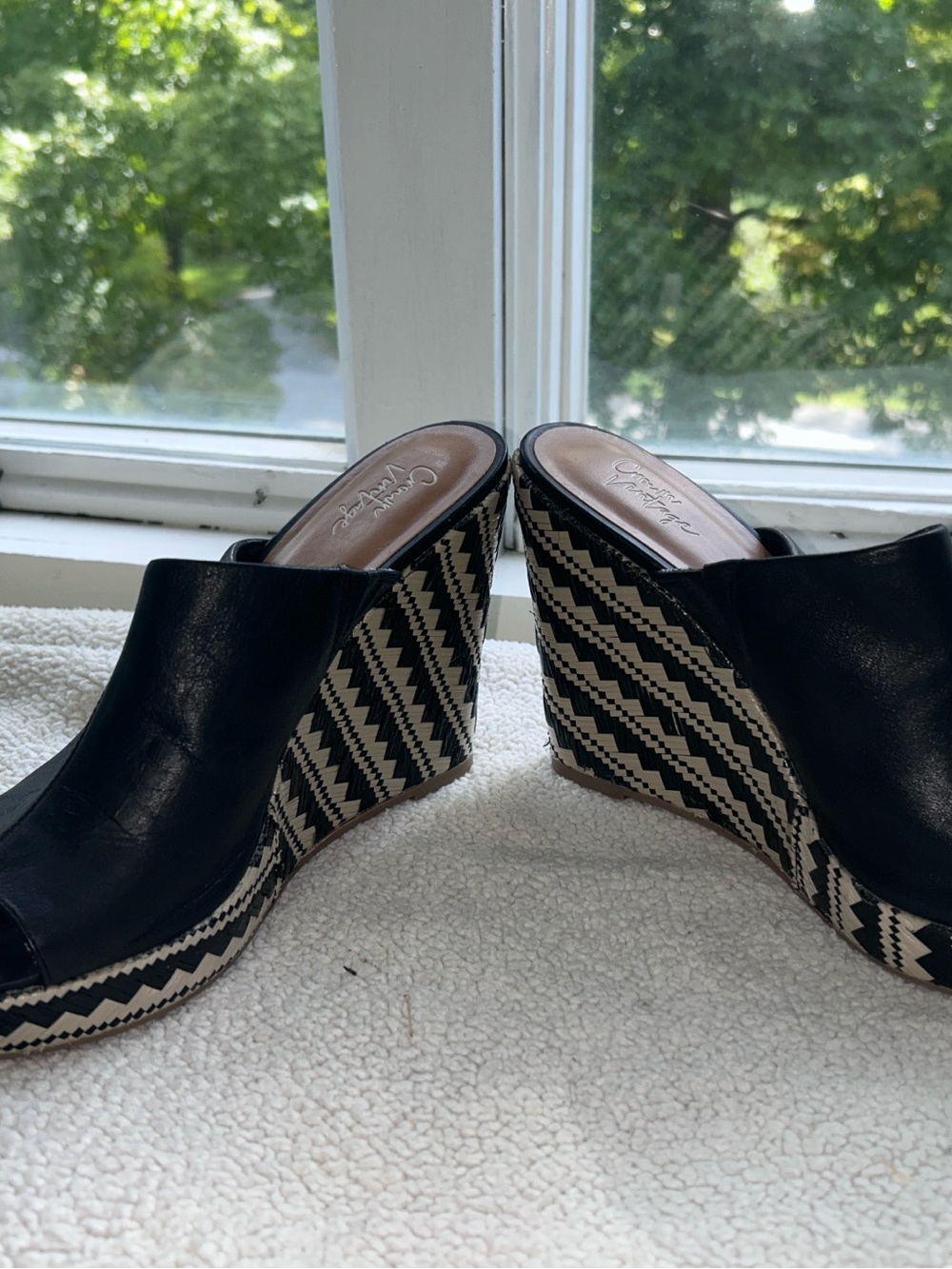 Crown Vintage Black Leather Geometric Wedge Mule Sandals 8.5